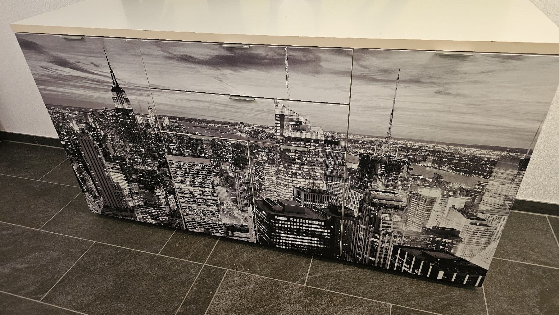 Cassettiere: Moderne Kommode mit New York Motiv - Ein echter Hingucker! – Usato da Weiningen ZH venduto da Mirofox 4