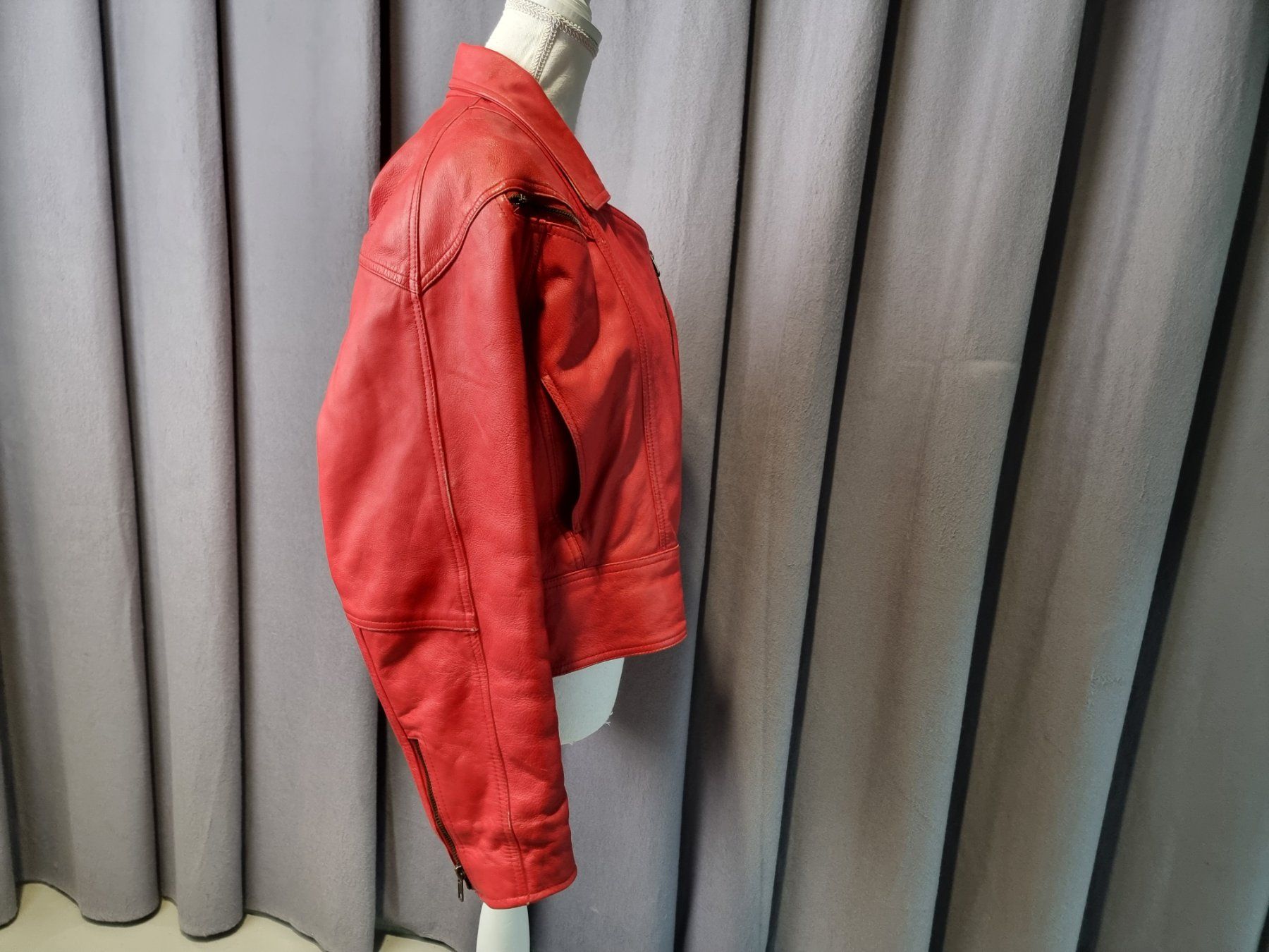 Giacche: rote Lederjacke – Usato da Urtenen-Schönbühl venduto da Restwert_Schoenbuehl 2