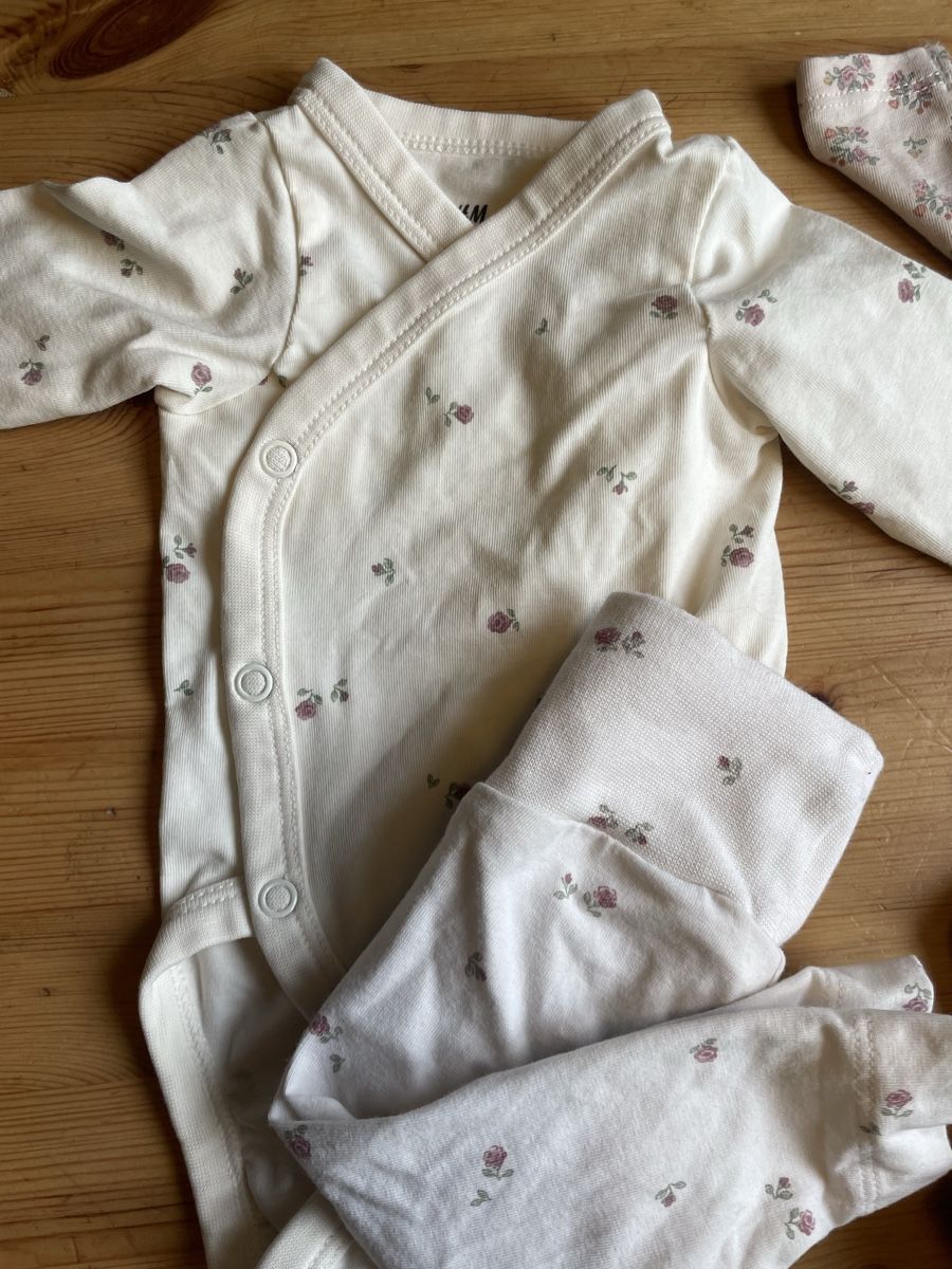 H&M Lotti & Set di vestiti: 2x Baumwoll Body & Hose im Set – Nuovo (secondo la descrizione) da Rütihof venduto da schnigobert.schni 2