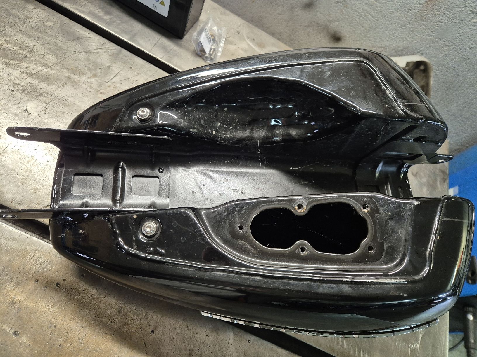 Harley-Davidson Tutti i ricambio per moto: Réservoir Harley-Davidson Sportster – Difettoso da Le Locle venduto da CHEGUA 4