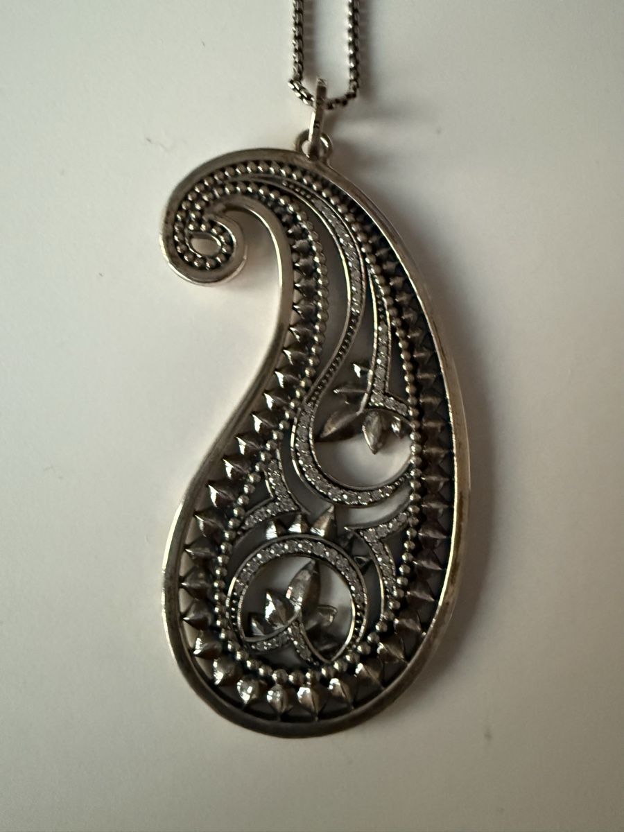 Thomas Sabo Catenine: Thomas Sabo Kette in silber mit gemusterten Medaillon – Usato da Eglisau venduto da Nic1906 1