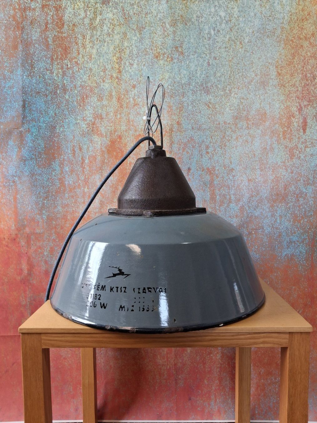 Lampen: Restaurierte Emaille Industrie Lampe – Gebraucht aus Winterthur von lampenretter