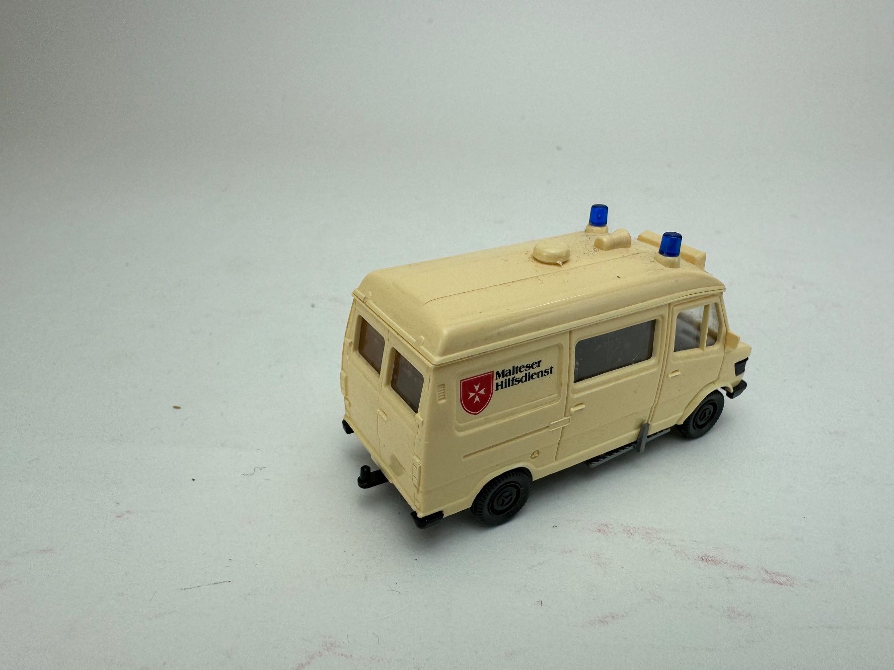 Wiking Modellini d'auto: Mercedes Malteser Krankenwagen – Usato da Elm venduto da Wikmtz 1