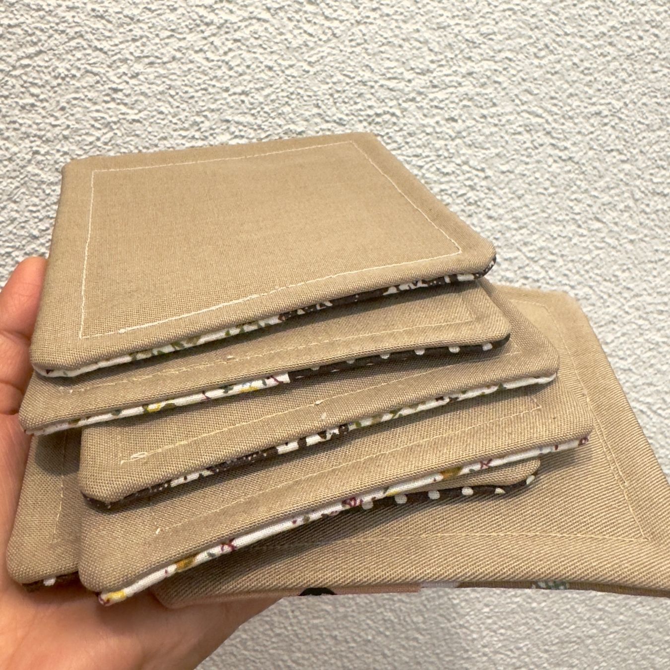 Sottobicchieri: Stoff-Tee-Untersetzer 6 Stück Set - Patchwork Design - Neu! – Nuovo e nell'imballaggio originale da Vals venduto da ABA-Atelier 3