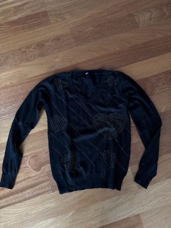 Damen Pullover schwarz mit Herz-Applikation guter Zustand