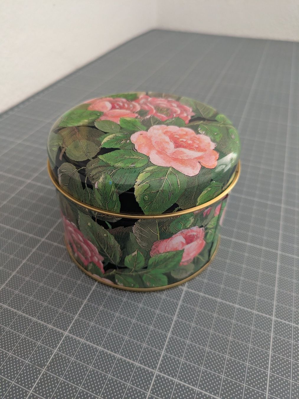 Altro in Decorazioni & Accessori: Dose vintage rosa Rosen Dekor rund blech – Usato da Ermatingen venduto da trendyquitaeten