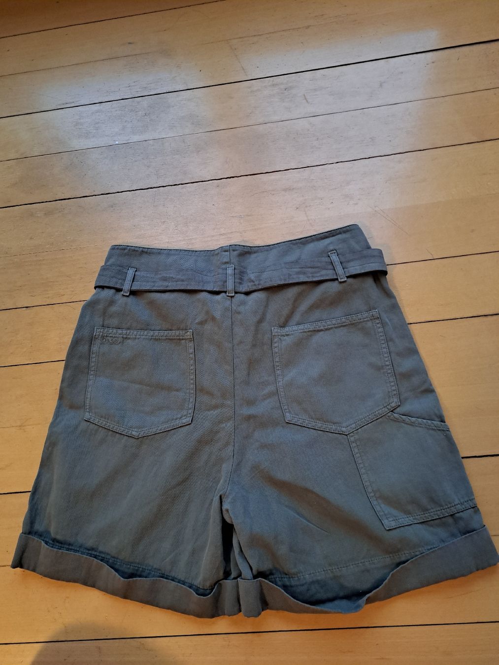 Pantaloni: BA&SH Shorts – Usato da Thalwil venduto da sternenstaub369 1