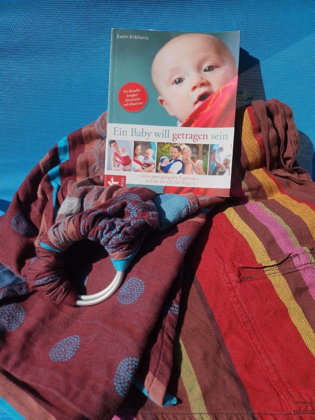 Hoppediz Bauch- & Rückentragen: 2 Babytragetücher mit Buch – Gebraucht aus Forch von ang_bhq6