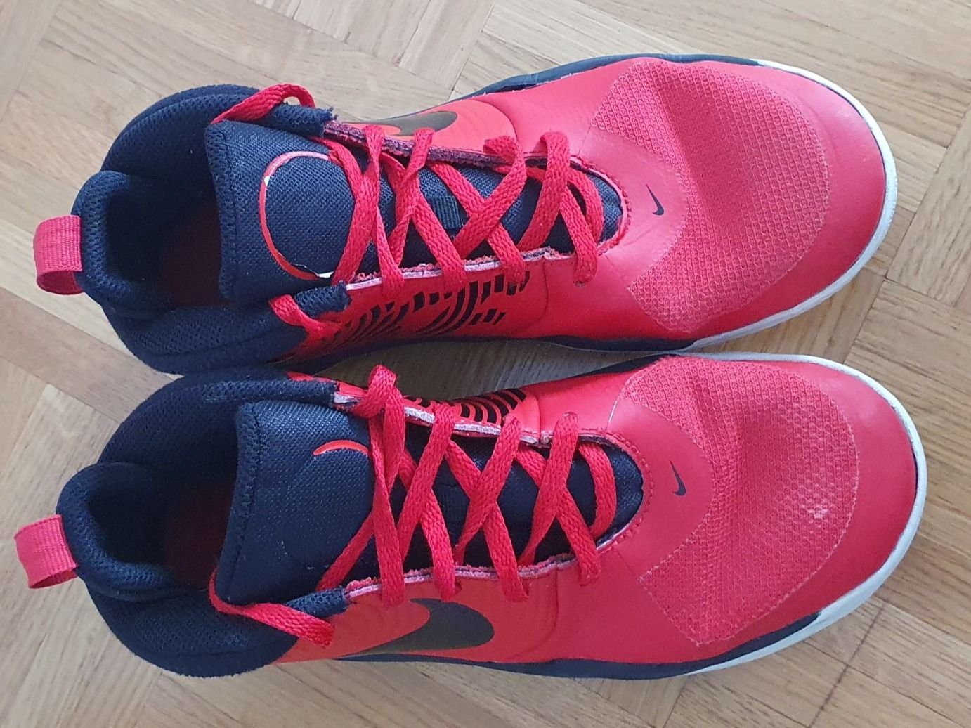 Nike Herrenschuhe: Chaussures Nike 36,5 – Gebraucht aus Prilly von RoDyRe 1
