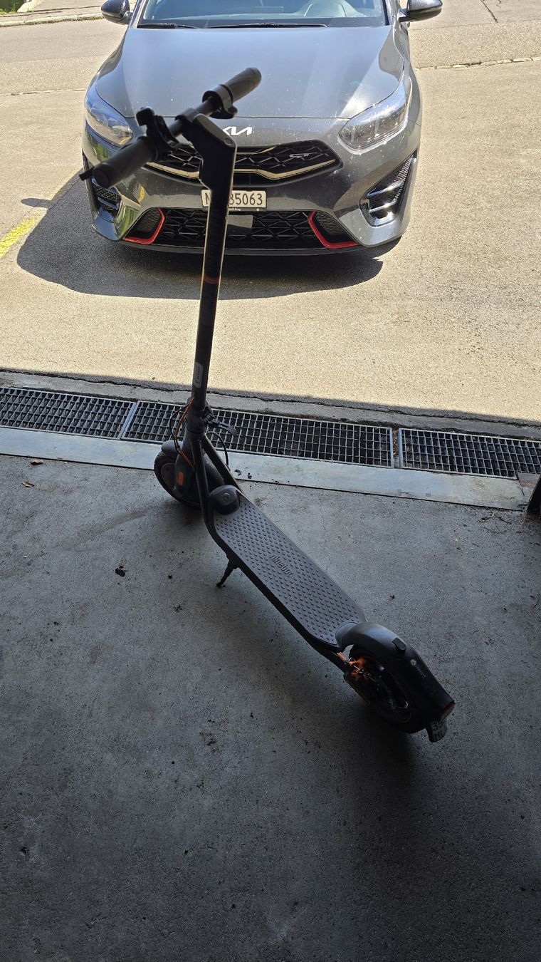 Segway Kickboard: Segway Ninebot F40D E-Scooter – Usato da Emmetten venduto da osmuzi 1