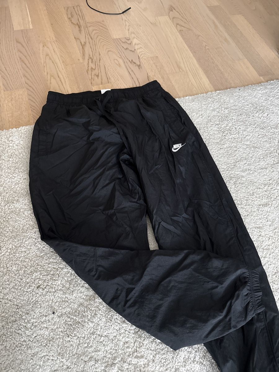 Nike Pantaloni: Trainerhose Nike Grösse M – Nuovo (secondo la descrizione) da Otelfingen venduto da Tommy112 1