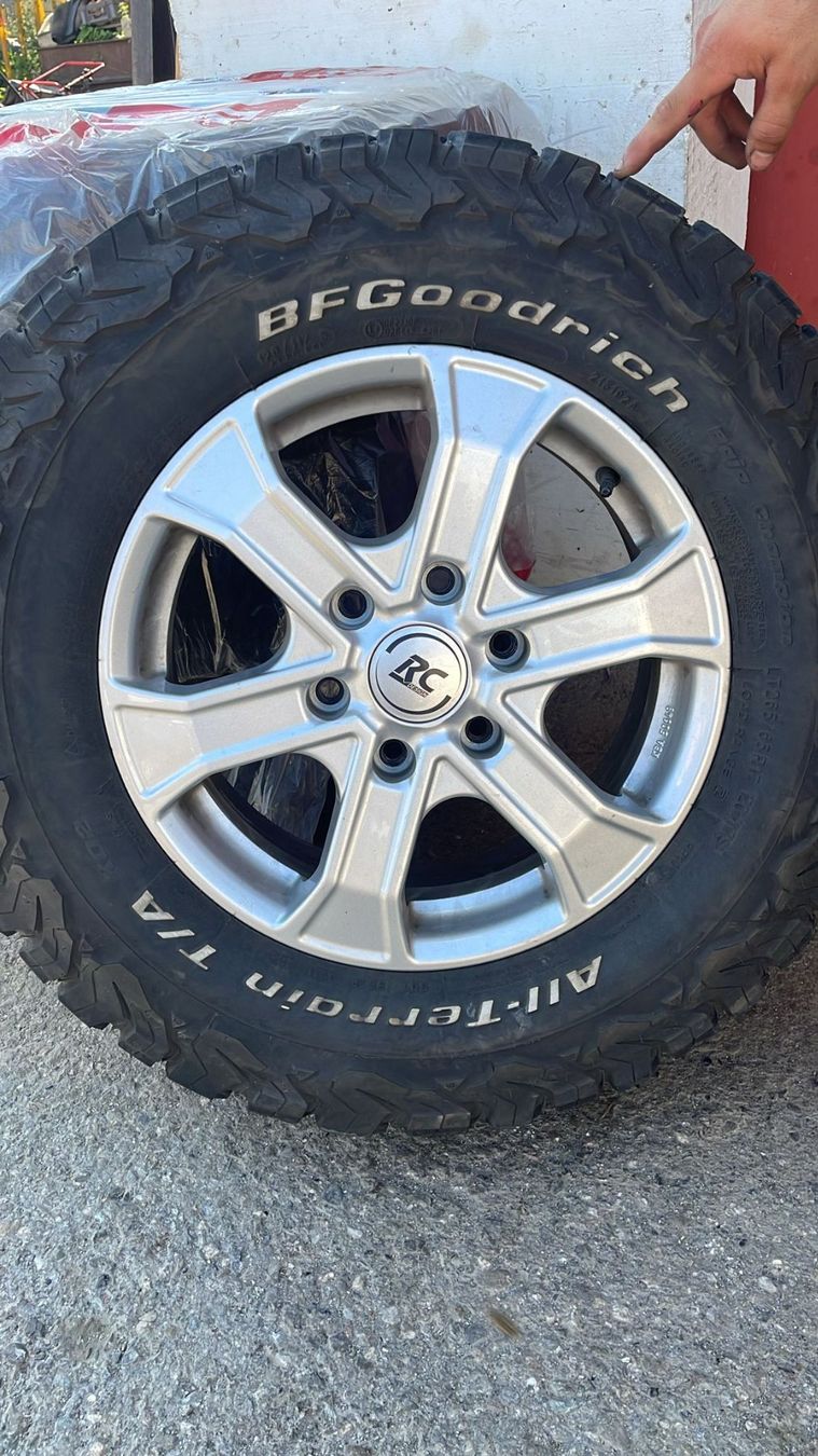 Ford Pneus & Kompletträder: Komplettradsatz Ford Ranger – Gebraucht aus Pratval von ventil5