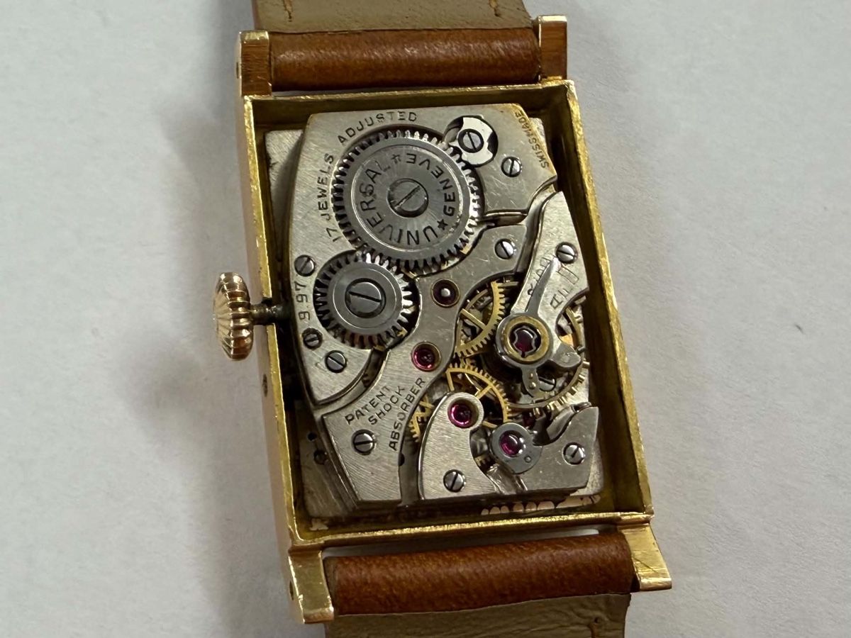 Universal Genève Orologi: Universal Genève en or très rare – Usato da Glovelier venduto da Elsii44 4