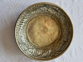 Silberblech Schale mit reichem Reliefdekor
