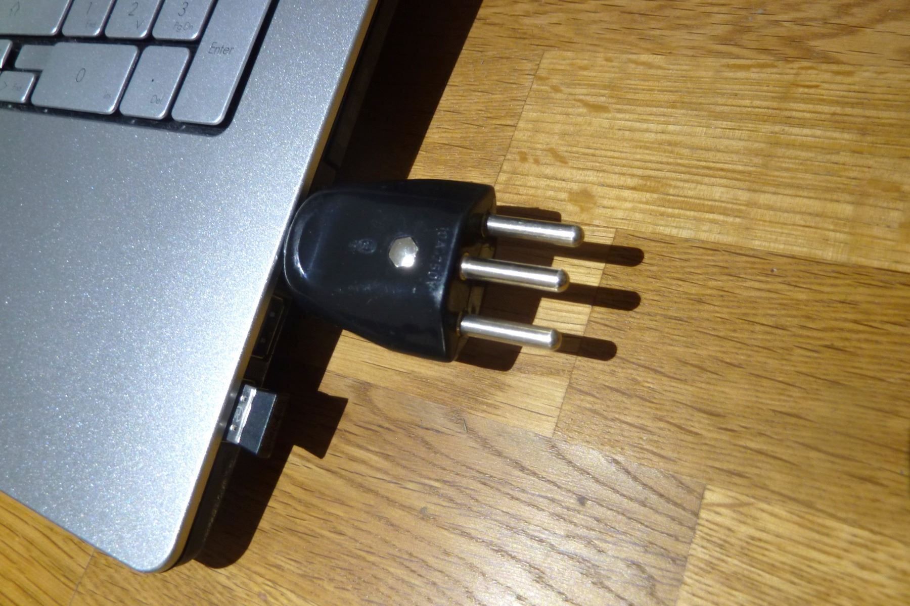 USB Sticks: USB 16GB Stick im Retro 3Pol Stecker – Neu und originalverpackt aus Hochfelden von swissice 1