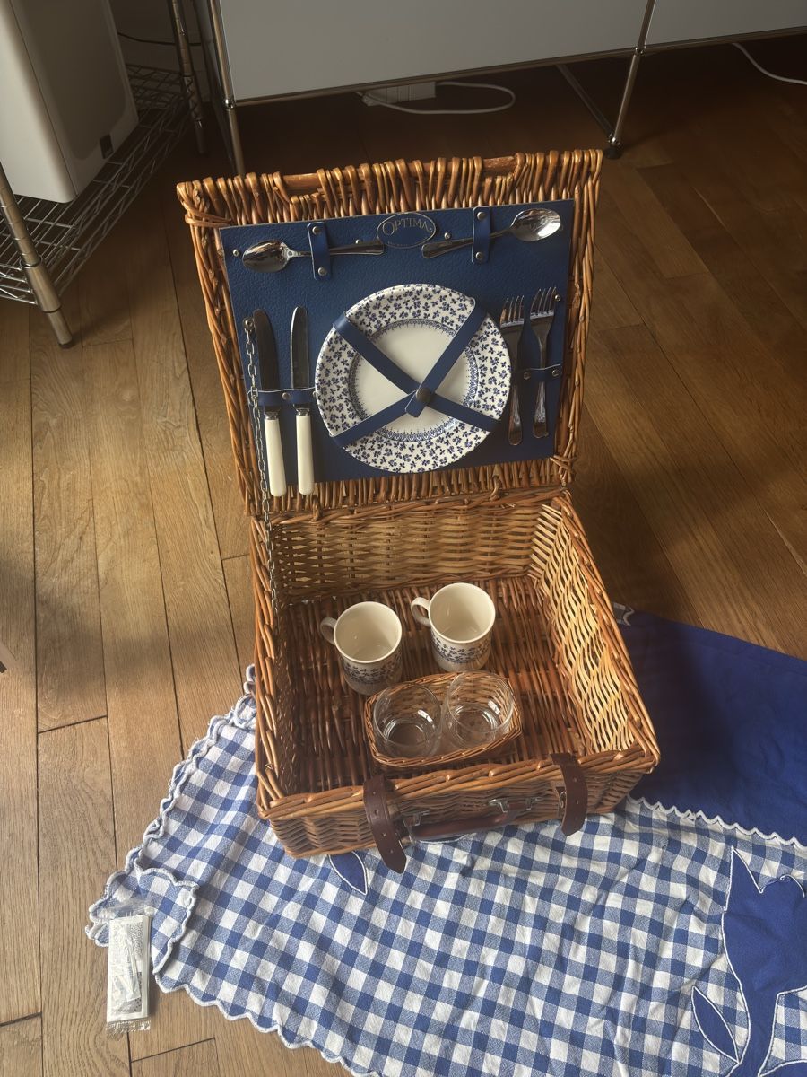 Altro per la casa: Picnic basket with tableware and checkered blanket – Usato da Zürich venduto da lun_cdx7 6