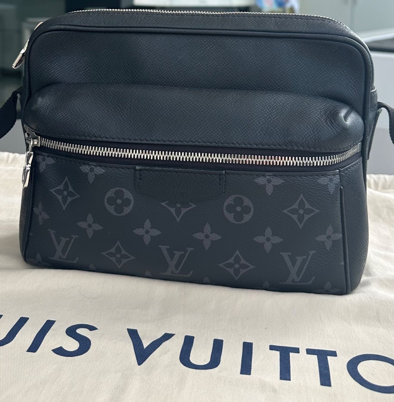 Louis Vuitton Borse: Louis Vuitton Outdoor Messenger Monogram Eclipse – Full Set – Usato da Savièse venduto da JSY__performer 1