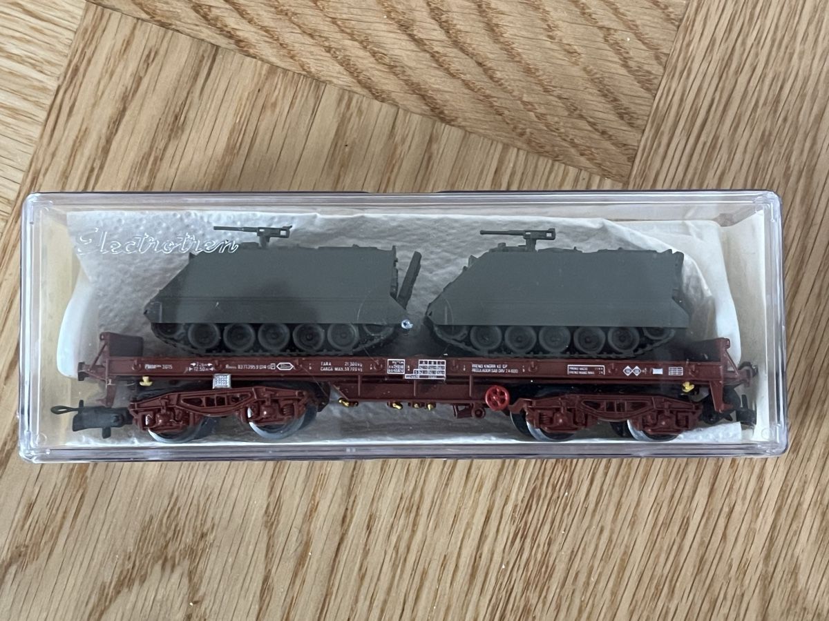 Modellini di ferrovie: Flachwagen mit Schützenpanzer Electrotren – Usato da Basel venduto da Re620_11627 5