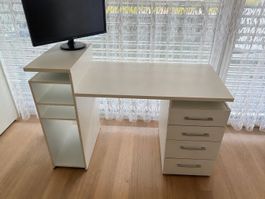 Schreibtisch mit Ablage & 4 Schubladen – ab 1.- CHF