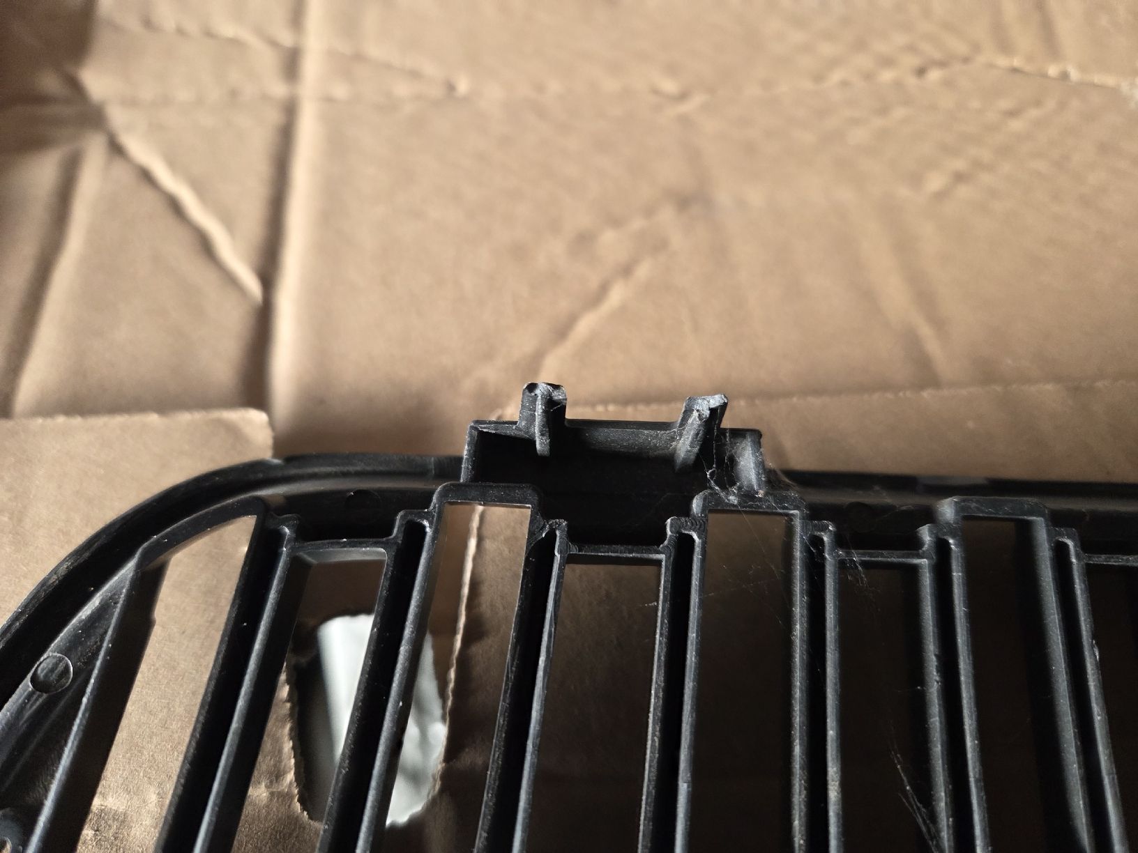 Volvo Tutti pezzi di ricambio auto: Volvo V50 Kühlergril – Usato da Ebnet venduto da Volvo.Power 2