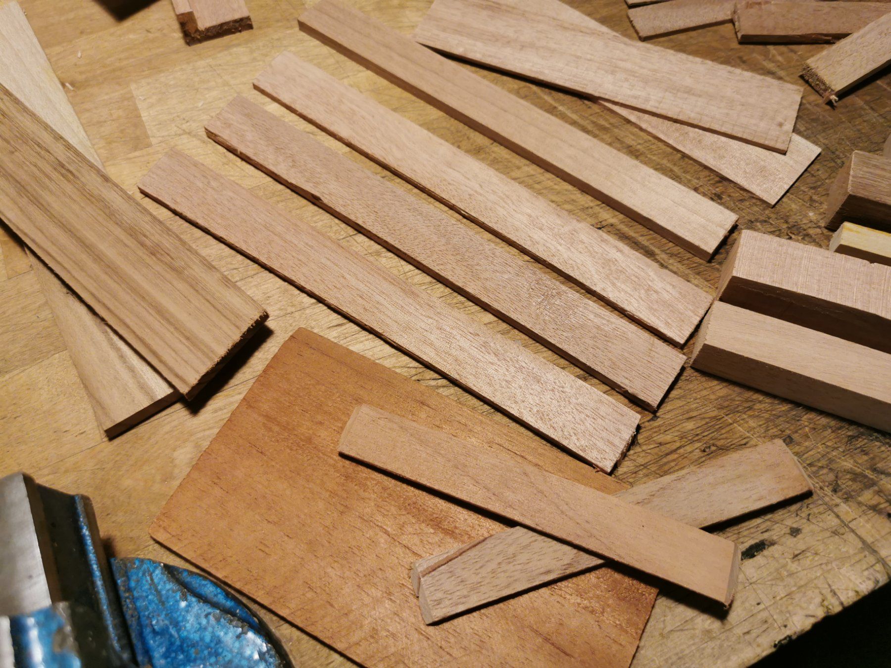 Articles en bois: Zedern Holz Klötze / Holzreste – D'occasion à Wetzikon ZH par Tothart 1