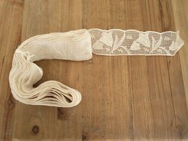 Spitzenband creme/weiss mit Blumen 59 m x 5 cm / NEU