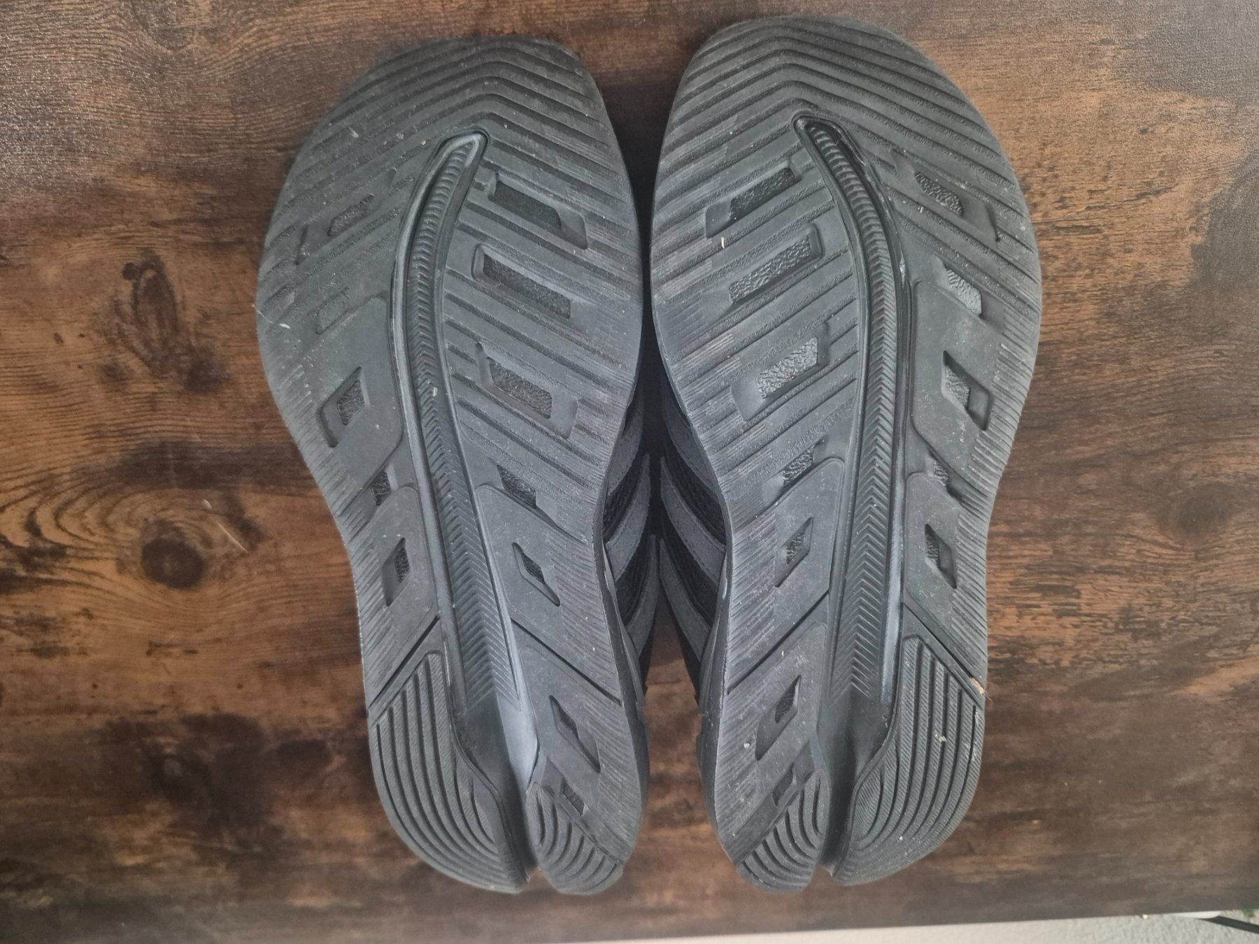 Adidas Scarpe da uomo: Adidas Sneaker schwarz Grösse 40 – Usato da Holderbank AG venduto da Ohngesichtli 1
