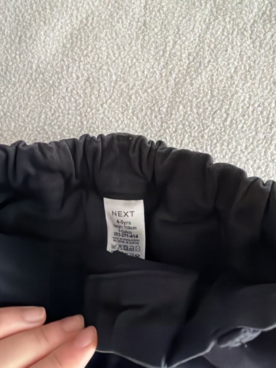Next Pantaloni: Schwarze Hose Next 4-5 Jahre – Usato da Ittigen venduto da MOVIN20 1