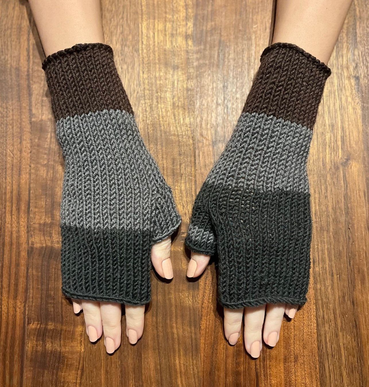 Handschuhe & Handstulpen: Handgestrickte Pulswärmer, Winter – Neu und originalverpackt aus Laufen von flowerfan