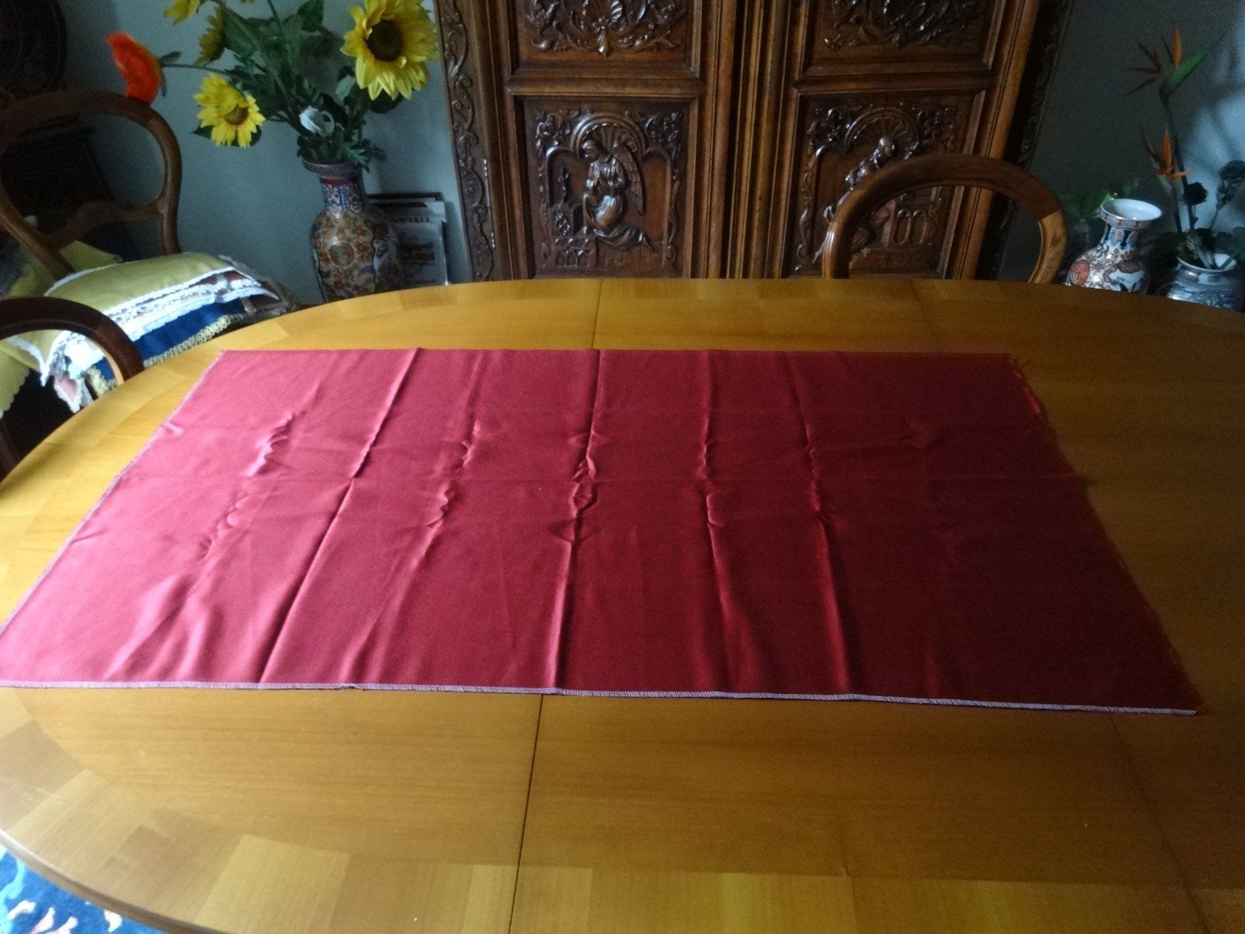 Tessuti: Coupon satin rouge bordeaux – Nuovo e nell'imballaggio originale da Biel/Bienne venduto da milamila02