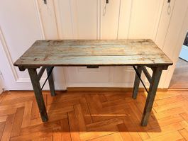 Vintage Klapptisch aus Holz in coolem blaugrau