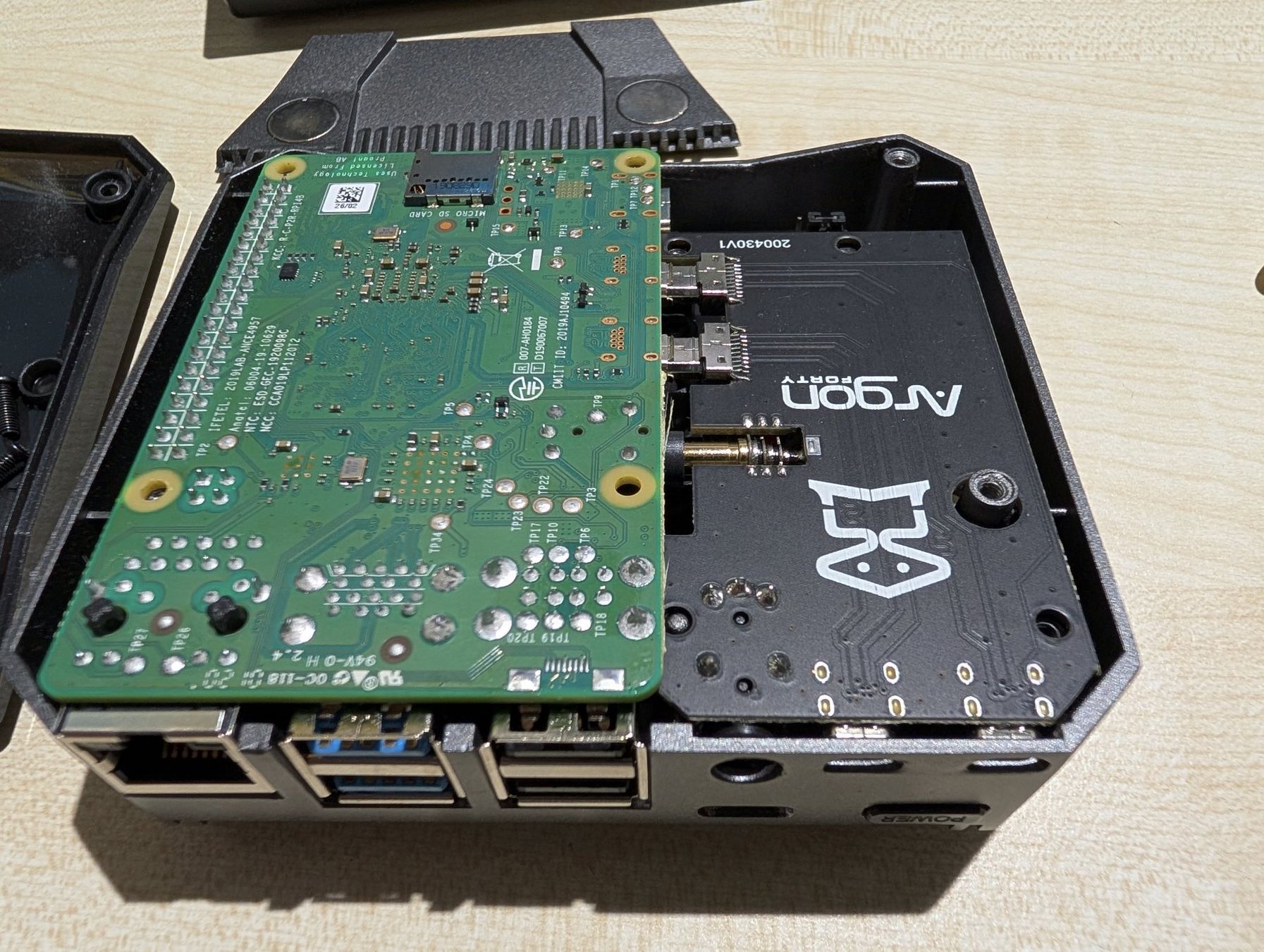 Raspberry Pi PCs: Raspberry Pi 4B 4GB + Argon one Pi 4 + Netzteil USB C + Case – Gebraucht aus Winterthur von Diewinti 7