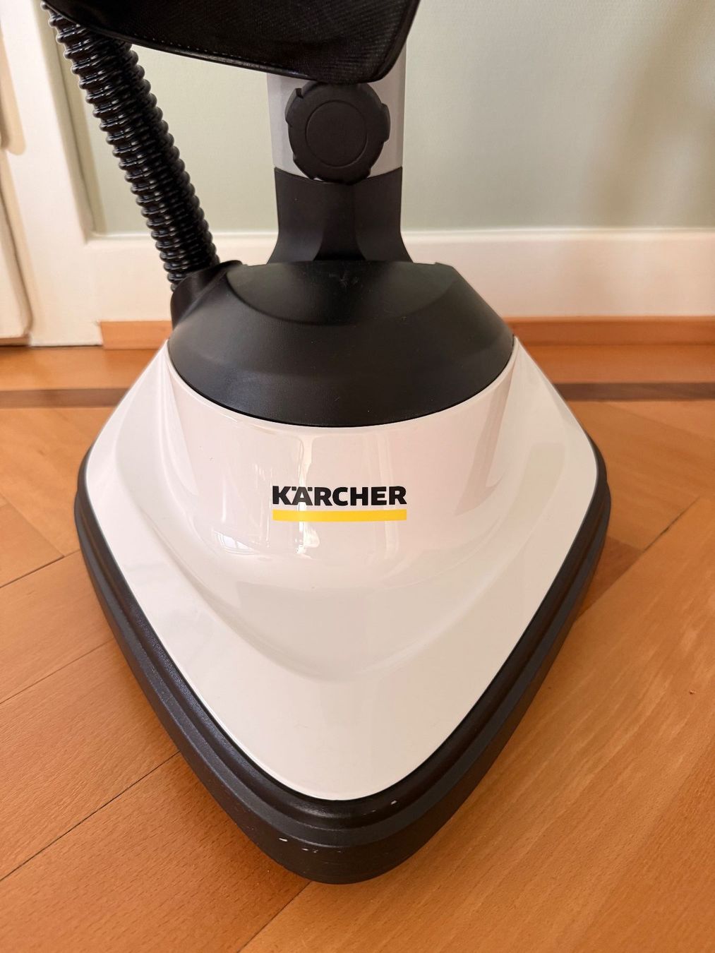 Tutte le macchine: Kärcher Saugbohner FP 303 – Usato da Zürich venduto da Orestess 2