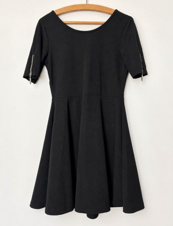 Kleid schwarz, S-M, Reissverschluss hinten u Ärmel