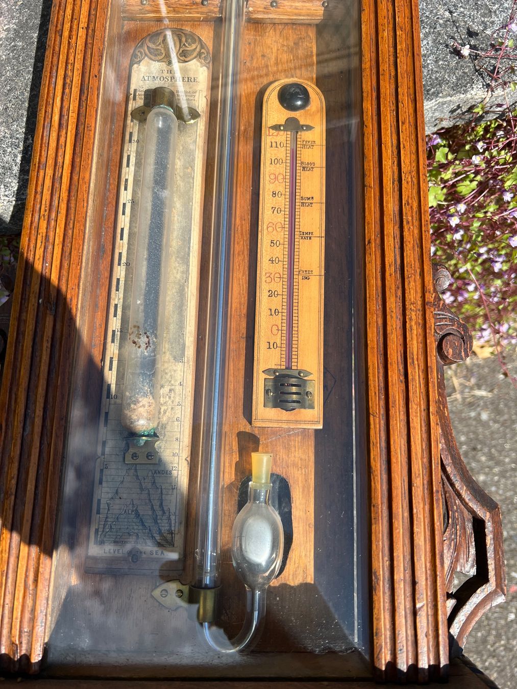Sonstige antike Technik & Geräte: Antikes Barometer, Thermometer - Wandmodell, Holz, defekt – Defekt aus Egg b. Zürich von SwissTradingAgency 2