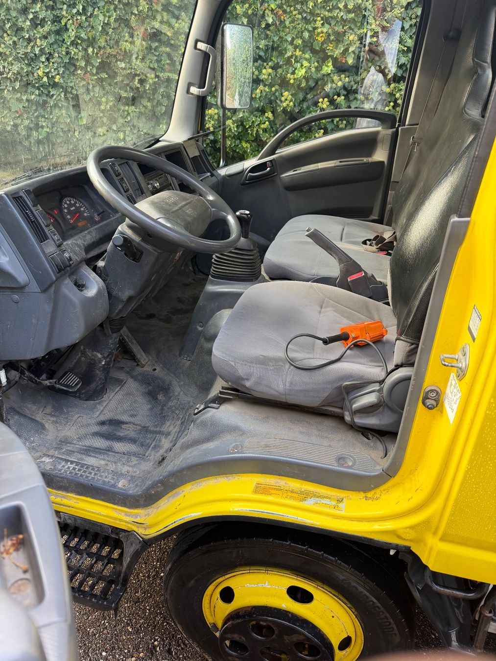 Camions-bennes: Isuzu Nlr85a – D'occasion à Eschen par fio_y5f8 3