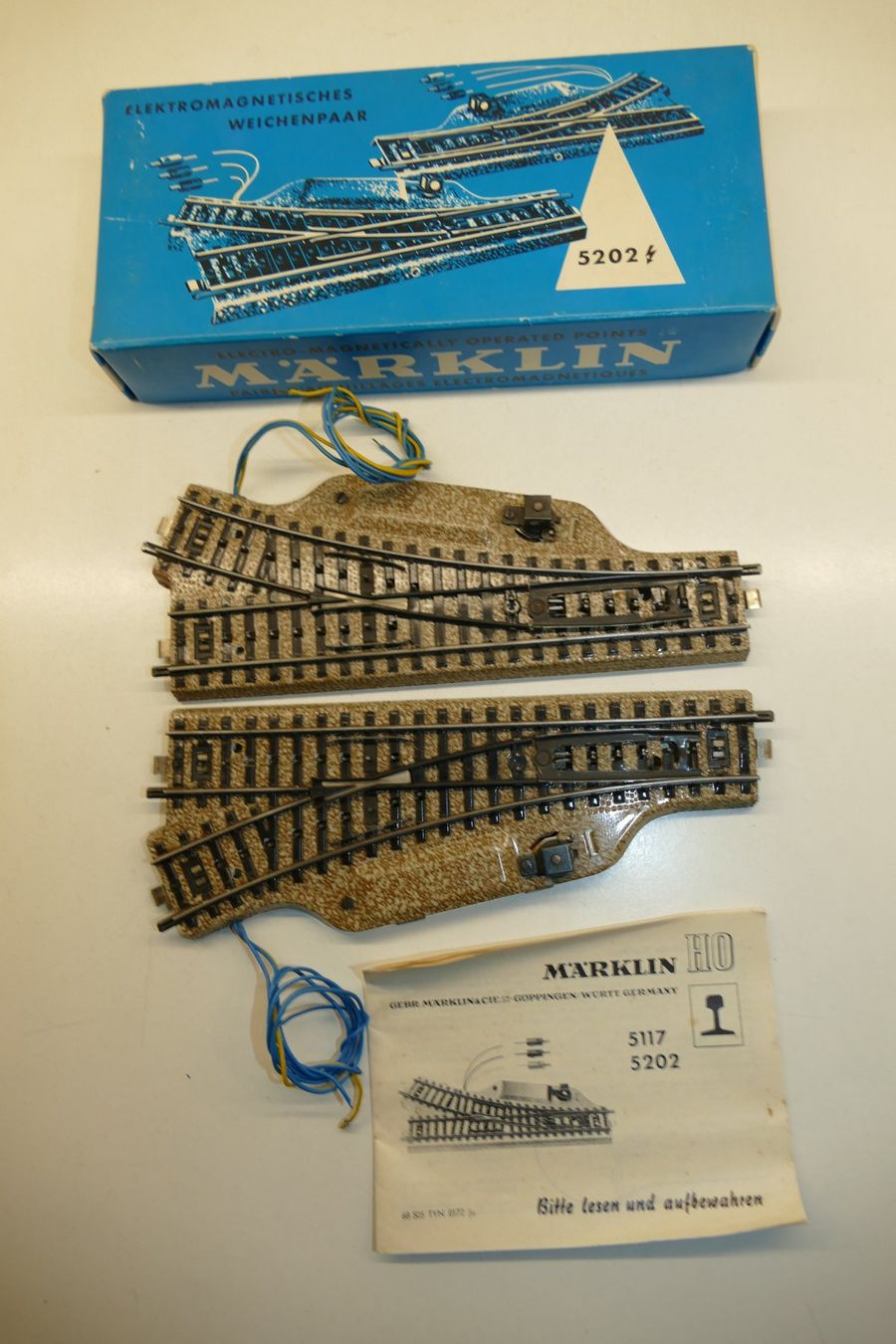 Märklin Modelleisenbahnen: Märklin H0: M-Gleis Weichenpaar Einheit 8 – Gebraucht aus Niederhasli von rail-duerst