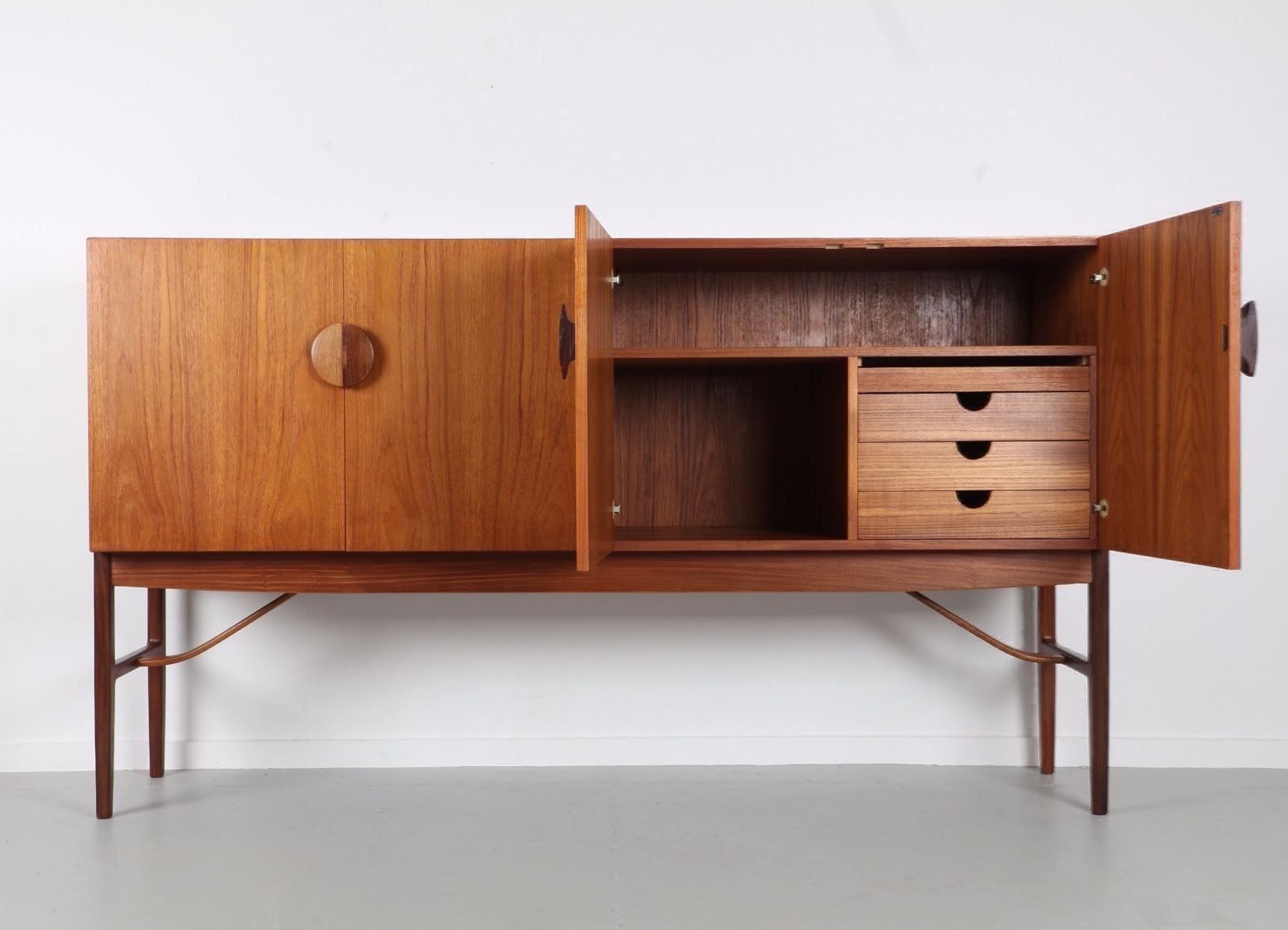 Cassettiere: IB Kofod-Larsen Teak Highboard – Usato da Basel venduto da MidMod20C