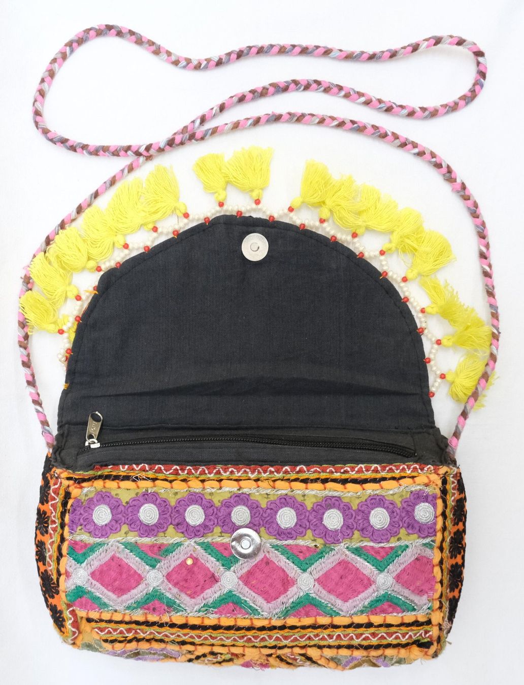 Borse da donna: Stoff Tasche Umhängetasche mit Stickerei Patchwork – Usato da Zürich venduto da Masala-Oase 3