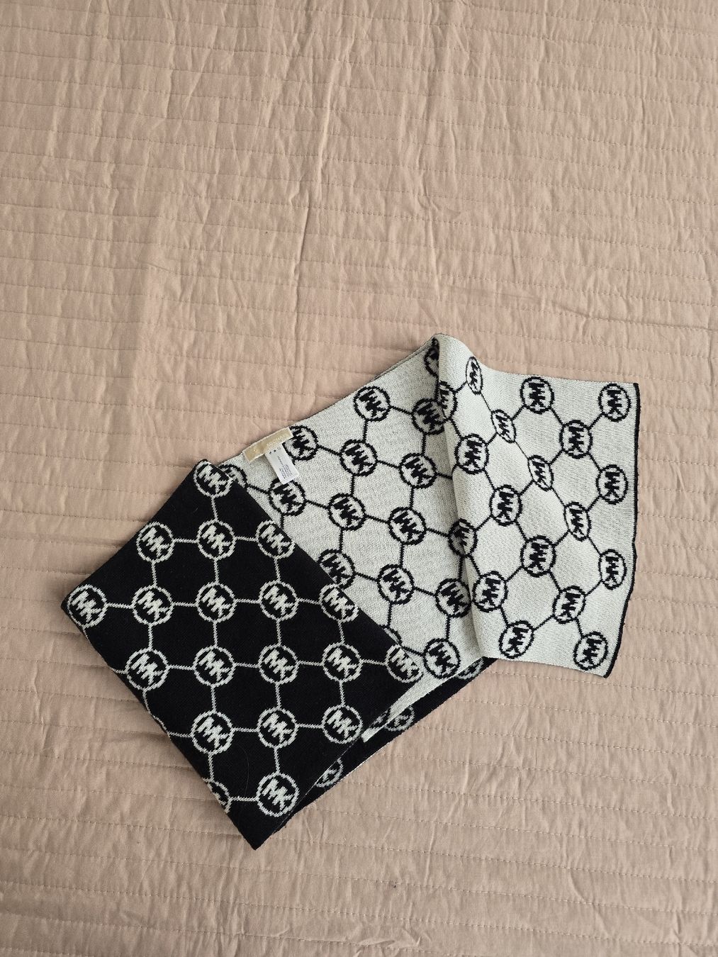 Michael Kors Foulard & Sciarpe: Michael Kors Schal 160 x 25 cm – Usato da Rorschacherberg venduto da Olgamedved 1