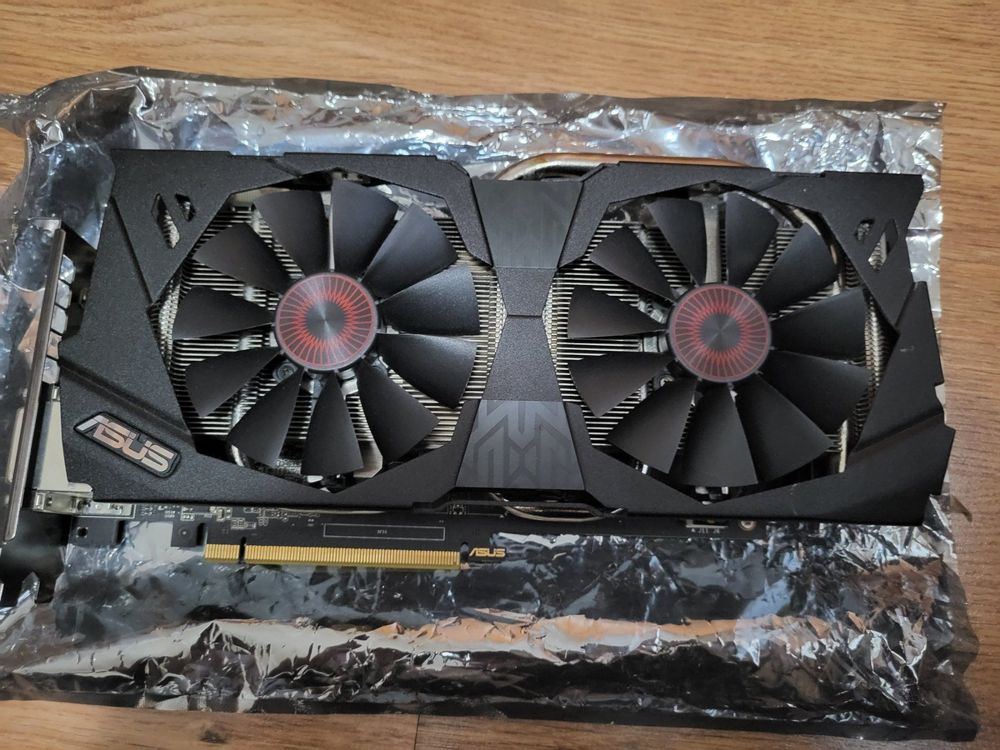 thumbnail image 2 of ASUS GTX970 Ice Knight / GTX770 / GTX670 / GTX660 Radiator Fan Replacement 2 of 5