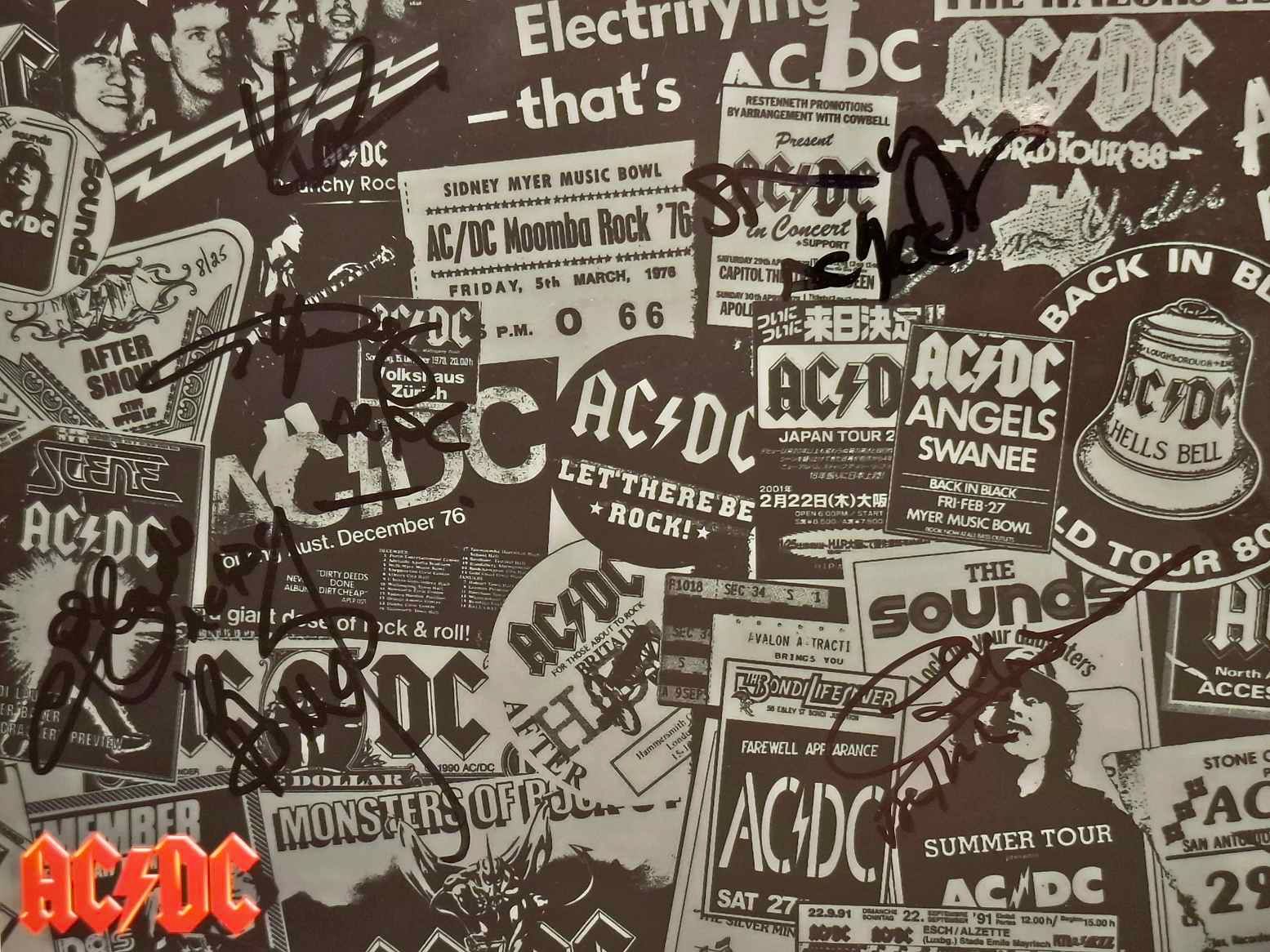 Autografi: AC/DC - Original in person Autogramm gerahmt – Usato da Kaisten venduto da Simpsons4 1