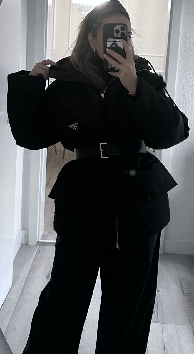 Prada Giacche: Prada Daunenjacke, Schwarz, mit Gürtel – Nuovo (secondo la descrizione) da Frick venduto da Soleil4658 1