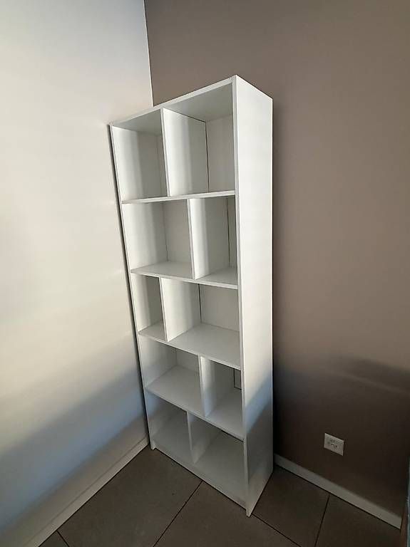 Scaffali: Libreria JYSK MOSBJERG bianca  CHF 10 – Usato da Bellinzona venduto da cam_9fcv 2