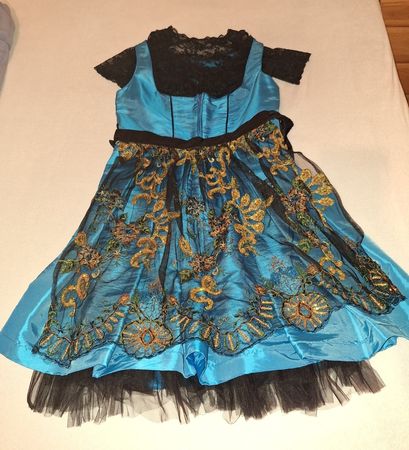 Dirndl neu Gr. 40, Knielang bei Grösse 1,6m