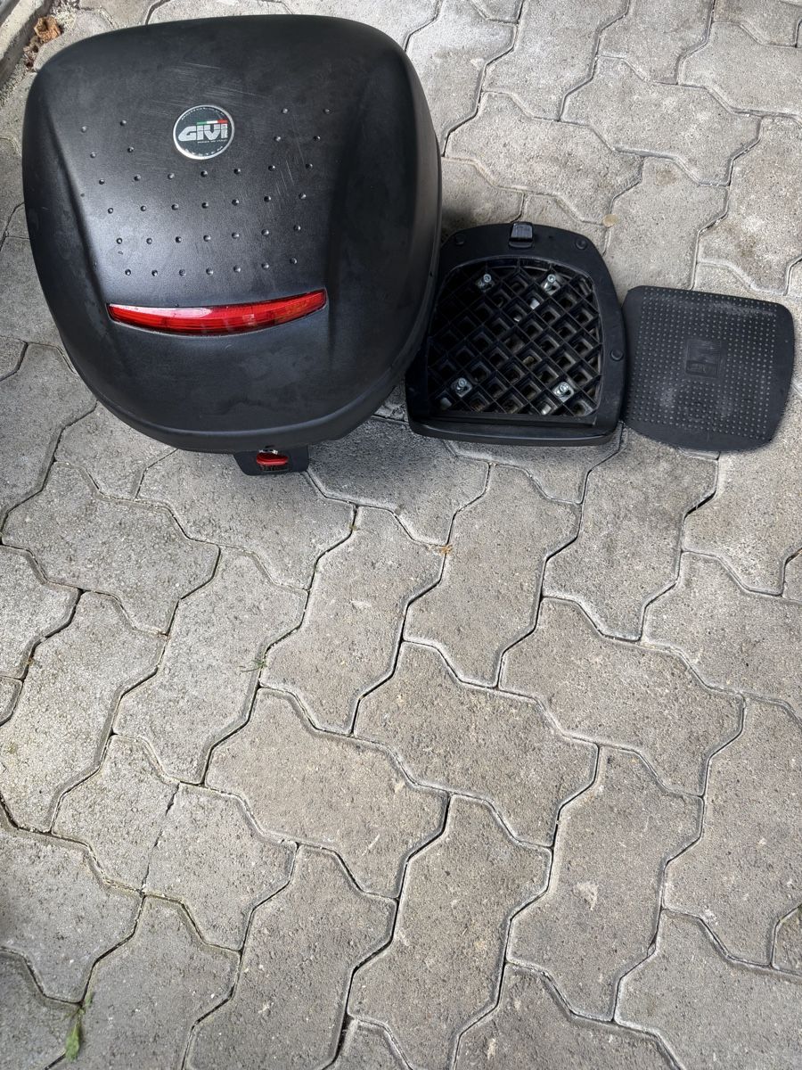 Givi Topcases: Topcase und Monolock Giwi – D'occasion à Brüttisellen par seledo