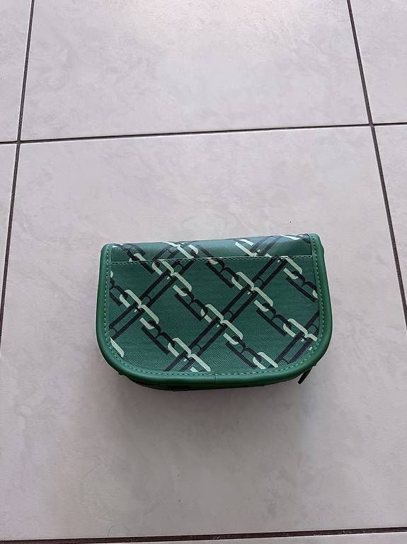 Taschen für Damen: A3B Shoulderbag Grün – Gebraucht aus Urtenen-Schönbühl von nino.cio 2