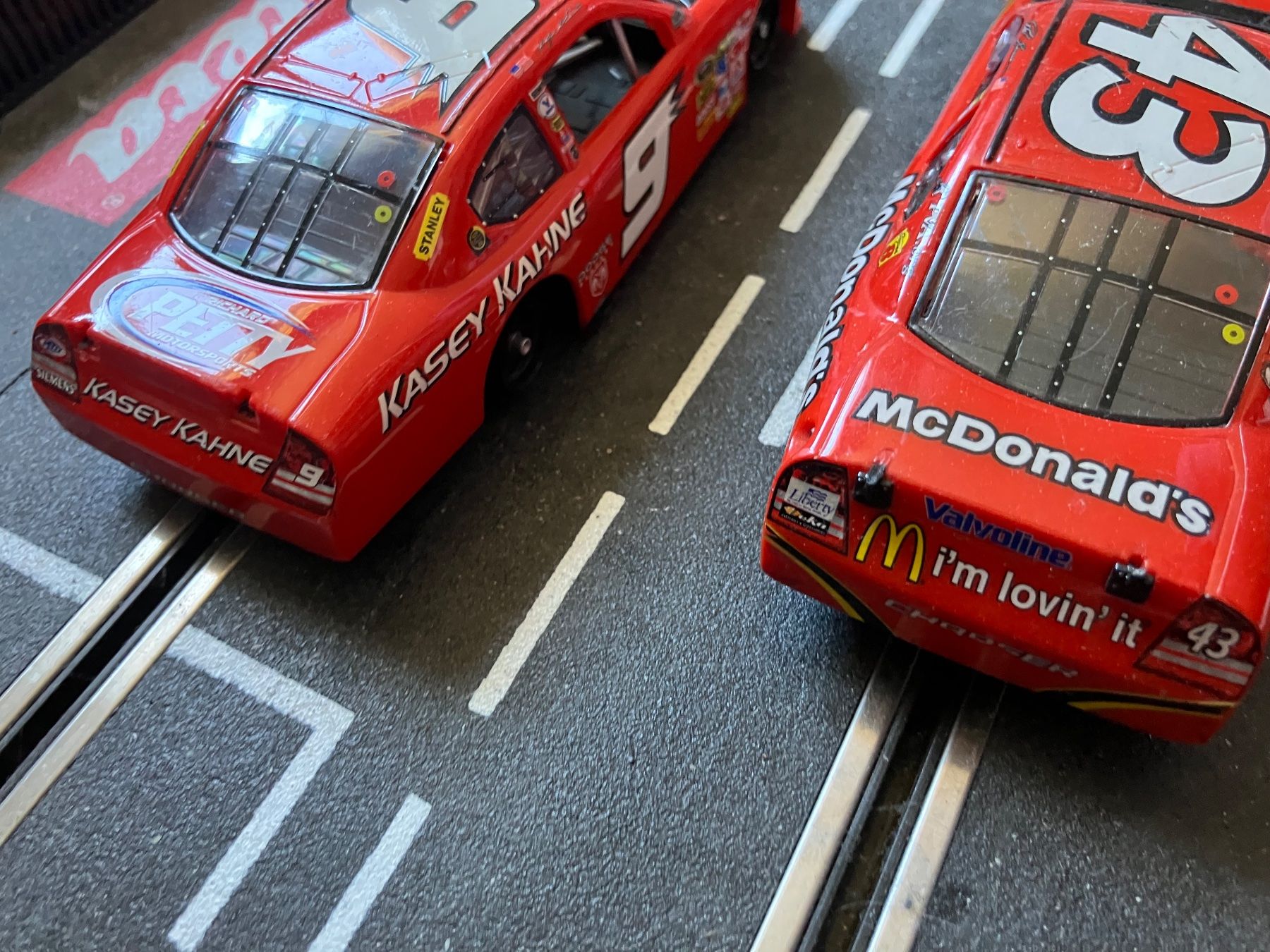 Carrera Piste: 2 Carrera 132 Nascar Dodge rot – Usato da Möriken AG venduto da schmueke01 3