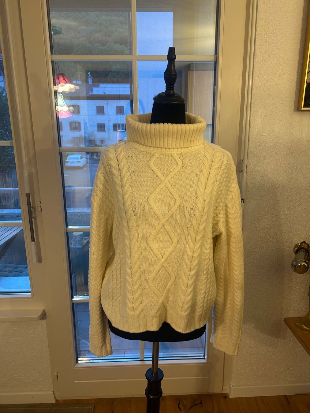 Pullover & Sweatshirts: Surkana pull col roulé – Gebraucht aus Val-d'Illiez von Dombou