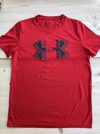 Under Armour T-Shirt synthetisch rot Kindergrösse M